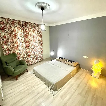 Istanbul/cekmekoy Big 3+1 Apartment